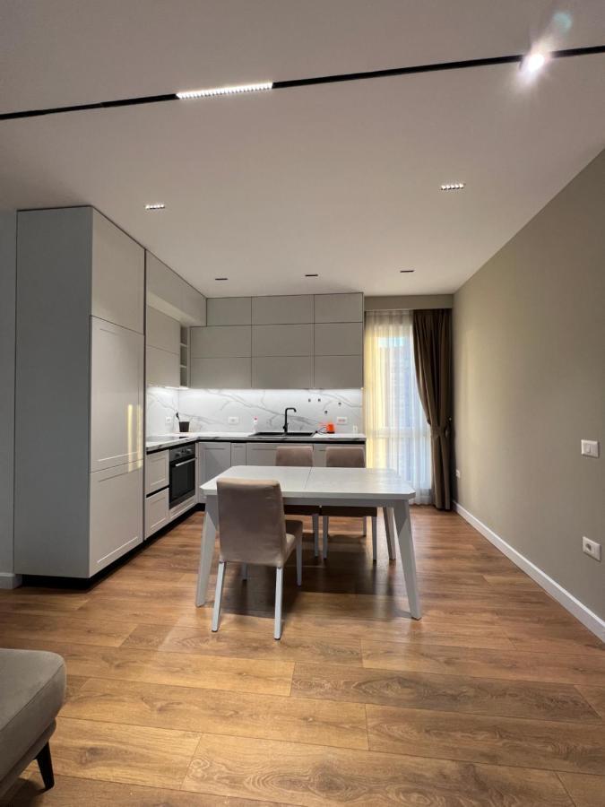 Blanc 7 Apartment Tirana Bagian luar foto