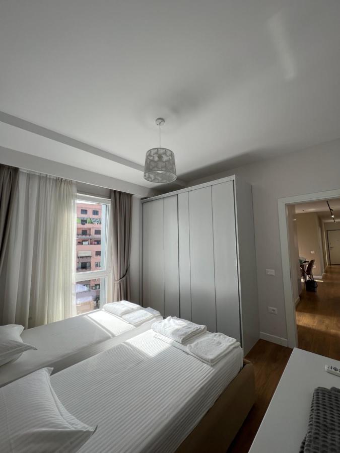 Blanc 7 Apartment Tirana Bagian luar foto